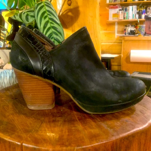 Dansko Shoes - Wait… those are Danskos?!?